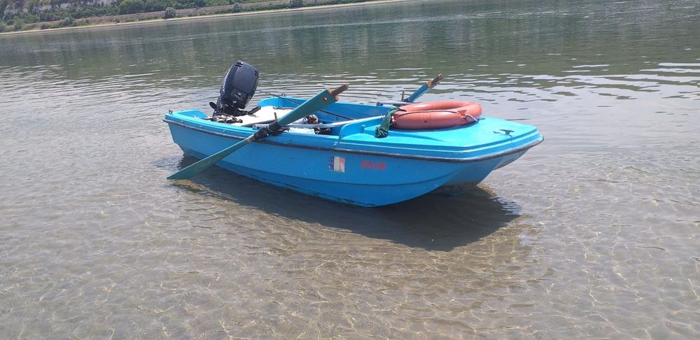 Barca TRIMARAN cu motor MERCURY