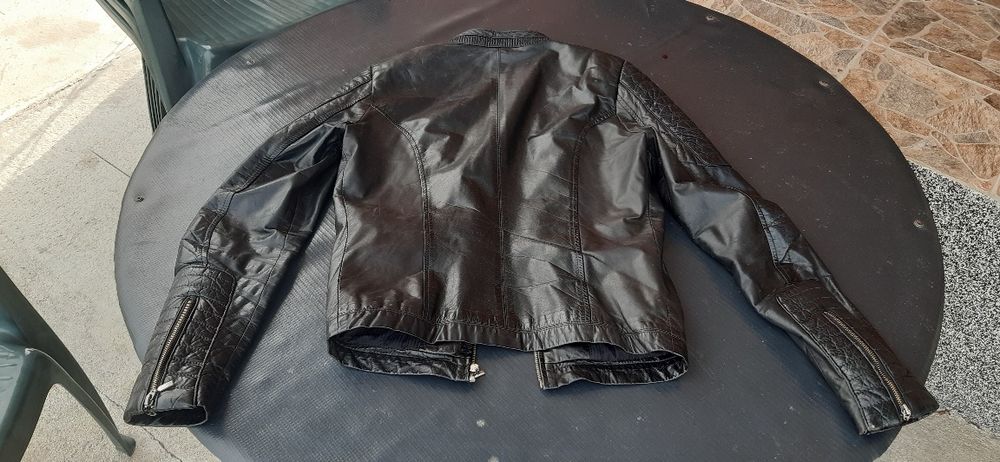 Продавам кожено яке унисекс
