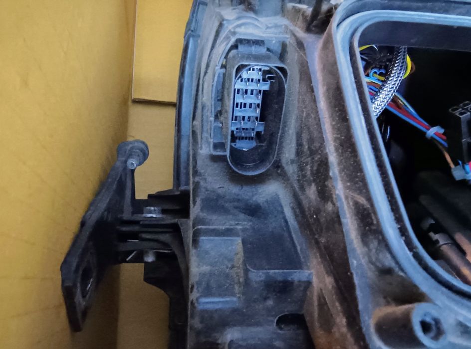 Ляв фар Ауди а4 б8