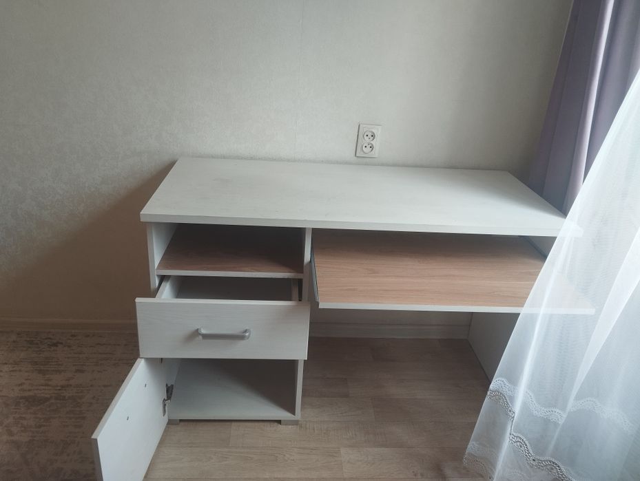 Стол компьютерный
