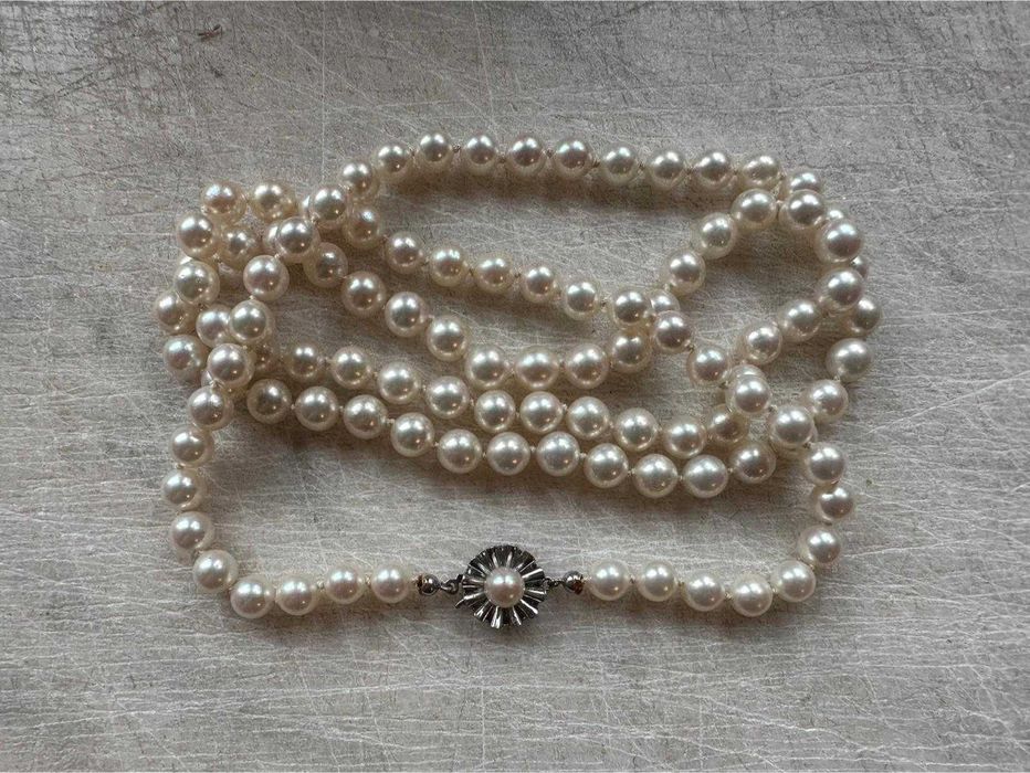 Colier din perle Akoya, cu închizătoare din aur alb