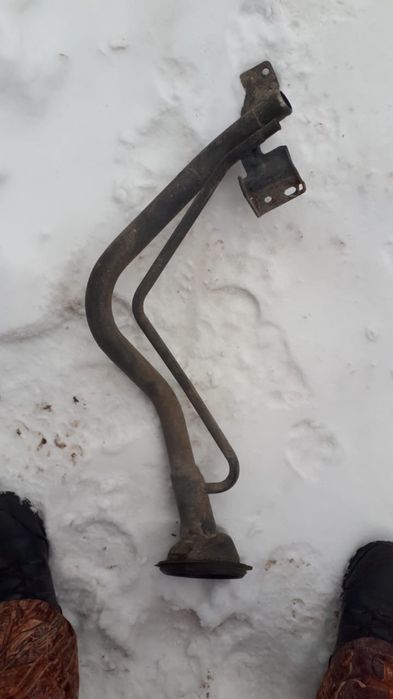 Горловина топливного бака