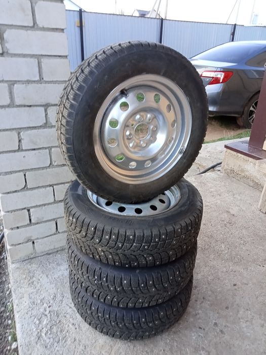 Шины с дисками в отл состояние