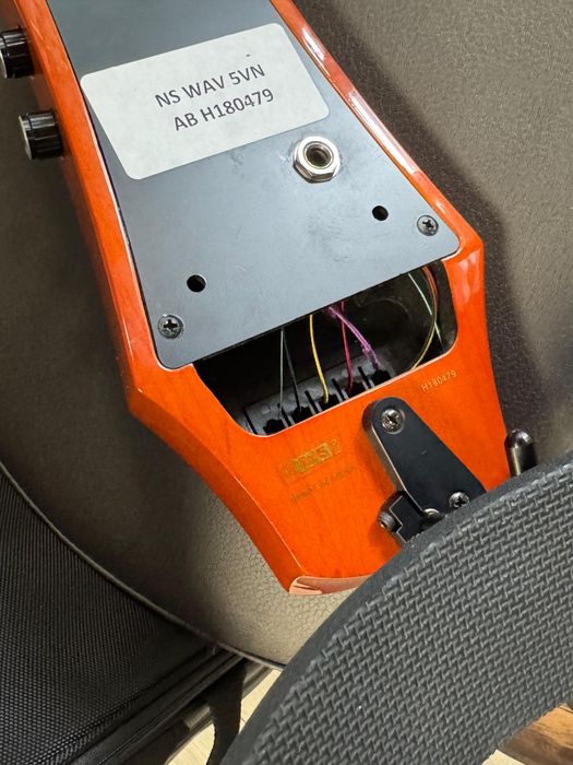 Amanet F28: Vioara electronica NS WAV 5 corzi