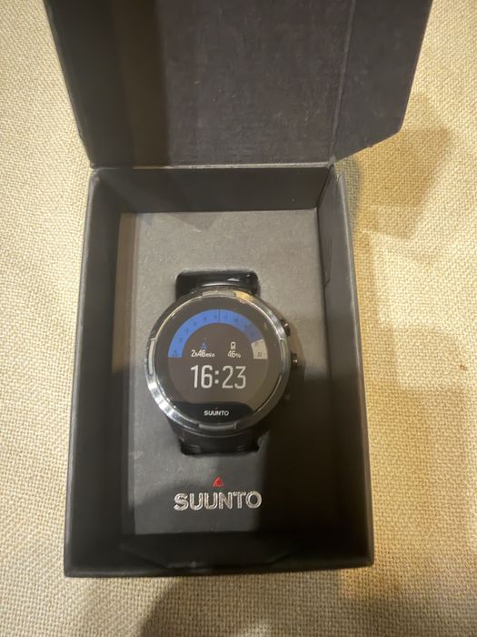 Мултиспорт GPS часовник Suunto 9 + подарък 3 броя протектора за екран