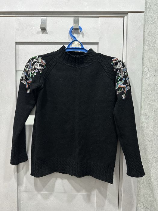 Продам кофточки и платья