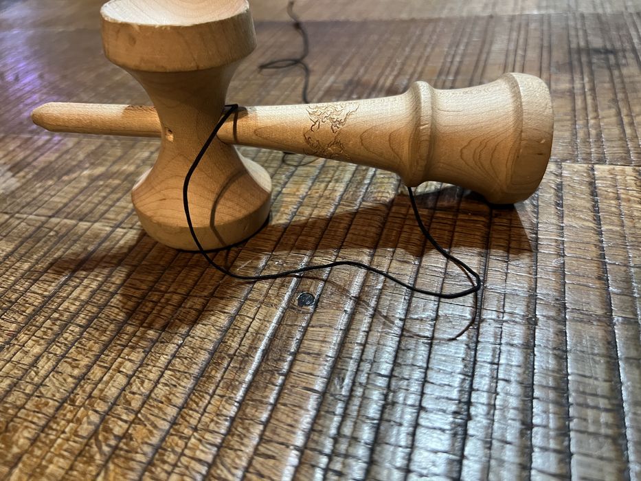 Vand KEN KROM SLAYDAWG 4 stare noua  ( kendama