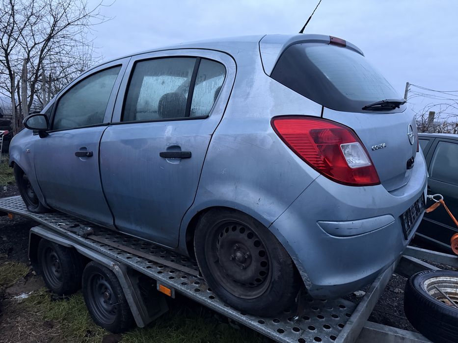 Dezmembrez Opel Corsa 1.3 cdti(fara catalizator)