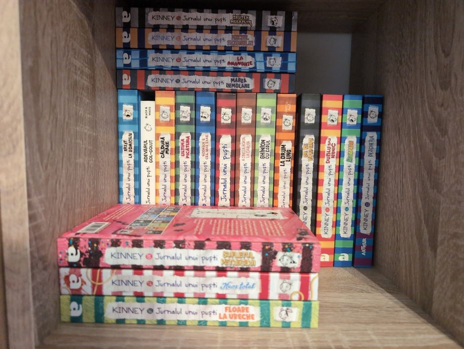 Vând colecția completă Jurnalul unui puști de Jeff Kinney, volumele 1 până la 20.