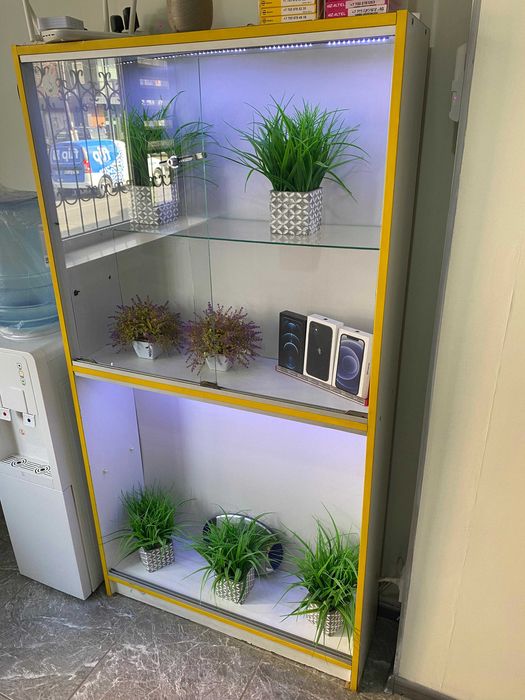 Витрина для магазина с замком б/у