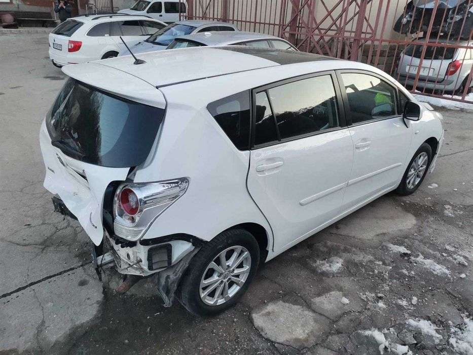 Toyota Verso 2.0 D4D / Тойота Версо 2012 година на части