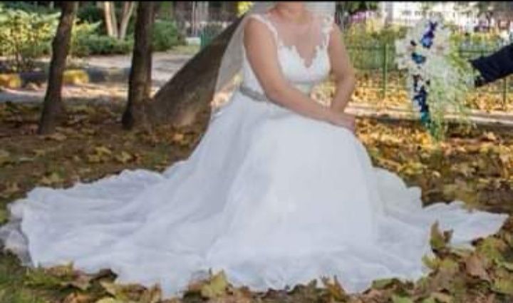 Rochie mireasa in forma de A