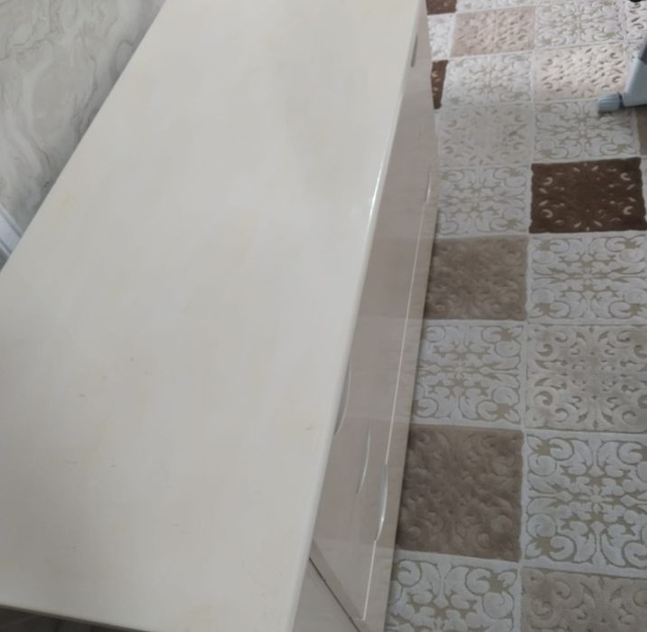 Продам тумбу под телевизор!