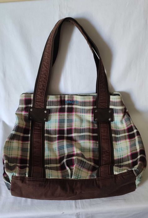 Вместителна дамска чанта от плат