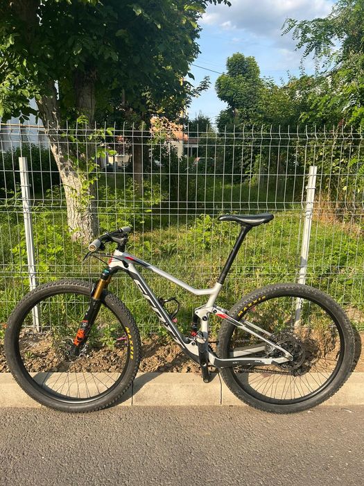 Vând bicicletă Scott Spark Custom