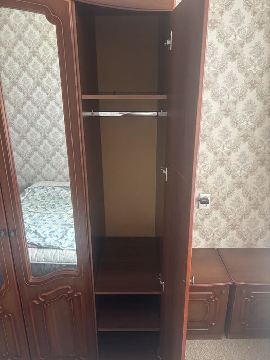 Продам шкаф,кровать,две тумбочки