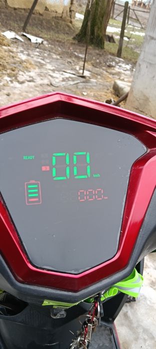 De vanzare  scuter electric in stare foarte buna de funcționare 823 km