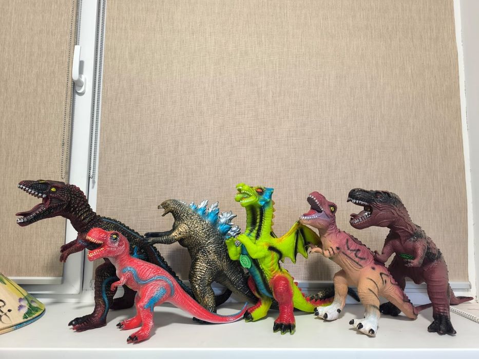 Динозавры резиновые из серии Dino World.