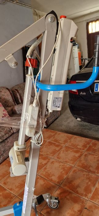 Grua electrica pentru persoane cu dizabilități