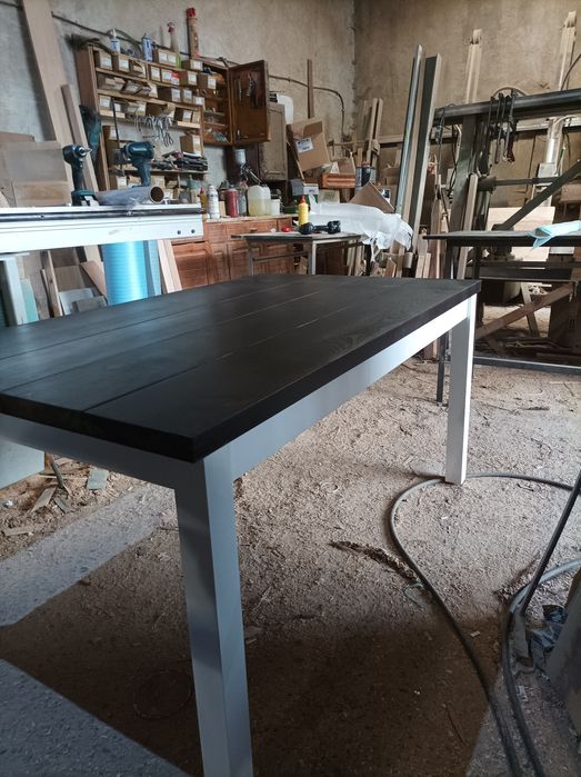 Масивна маса от бук