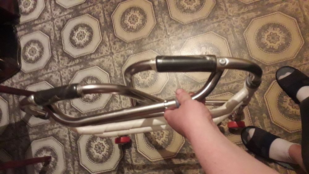 Продам новые ходунки 300 тыс,номер