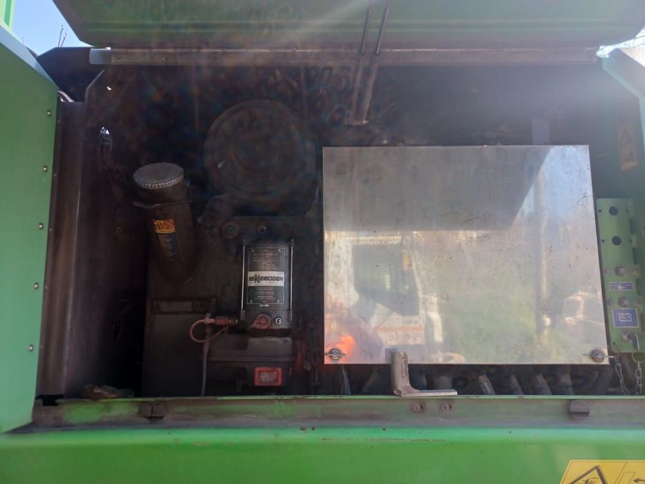 Excavator pe Roti Senneboghen 830 2010 pentru Manipulare Marfa 15m Reviziile La Reprezentanta