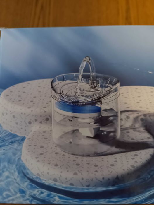 Fântâna de apa pentru animale . Electrică. 1.8 L Cu filtru