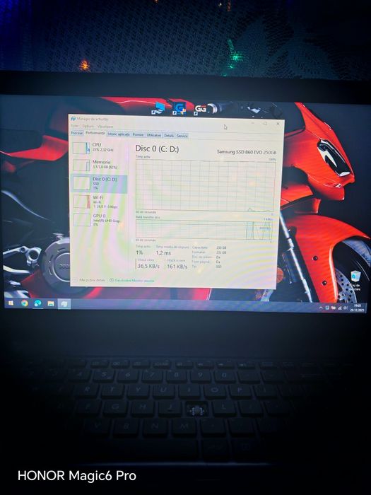 Laptop Asus stare perfectă, încărcător original,bateria ține lejer 4H.
