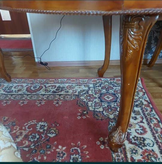 Стол со стульями