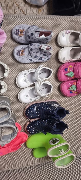 Продам детскую обувь