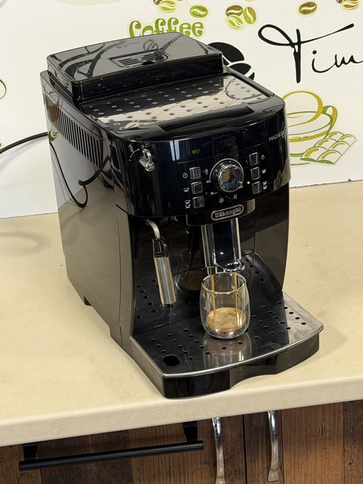 Кафемашина кафе автомат delonghi magnifica S с гаранция
