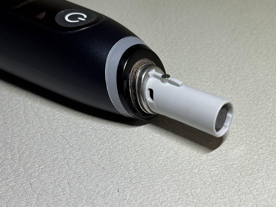 Periuță Oral B io8