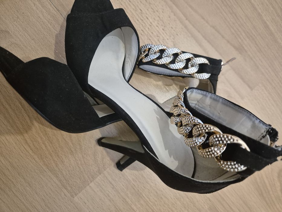 Дамски обувки на ток 37 номер.ново