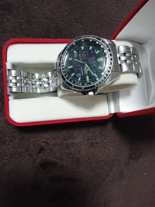 Срочно продам мужские часы