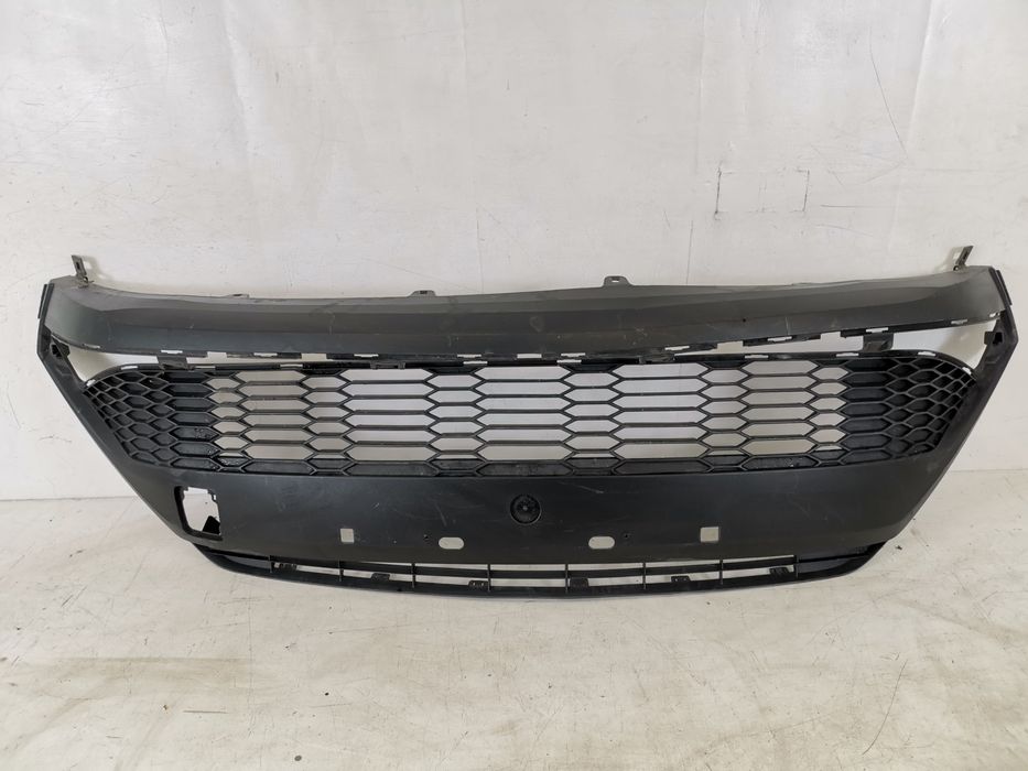 Тойота Ц-ХР / Toyota C-HR Оригинална предна решетка на бронята в добро