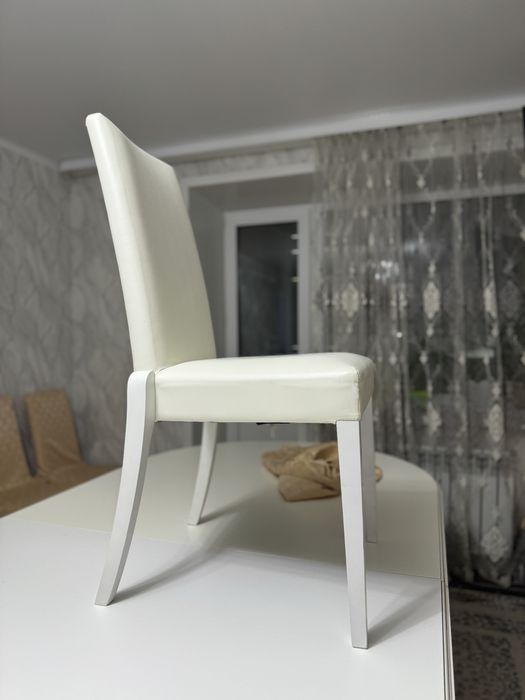 Стол со стульями