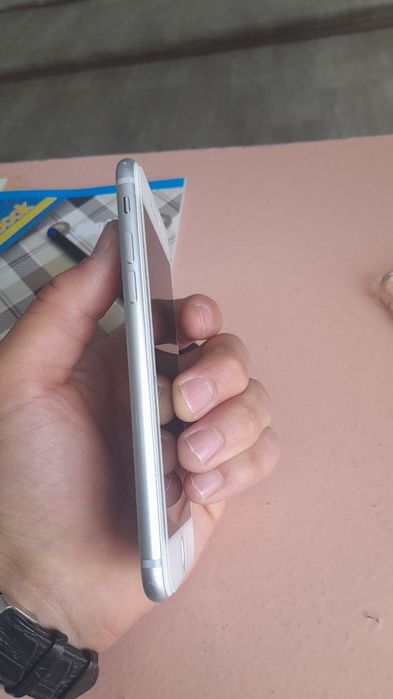 Iphone 8. 64 xotira.