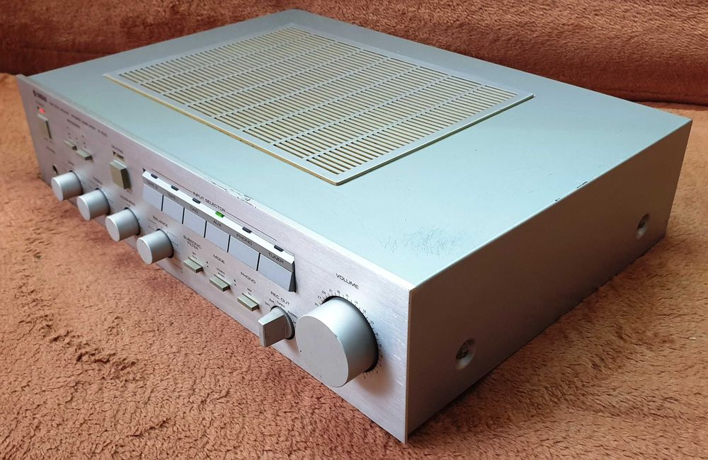 Yamaha A-500 statie 2X70W pe 8 Ohm distorsiuni 0,005%