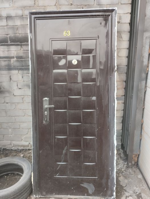 Продам металлическую дверь