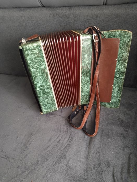 Продам аккордеон.