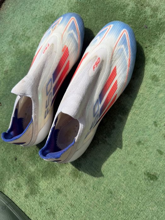 Vand ghete de fotbal, marimea 39/13 sau 40 nike Mercurial sau Adidas