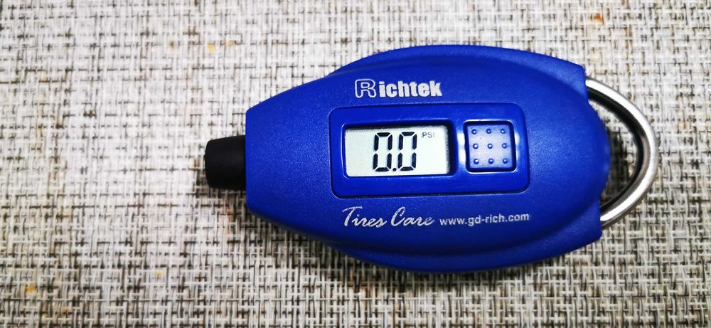 Manometru Auto digital pt. verificat presiunea din anvelope (PSI BAR)