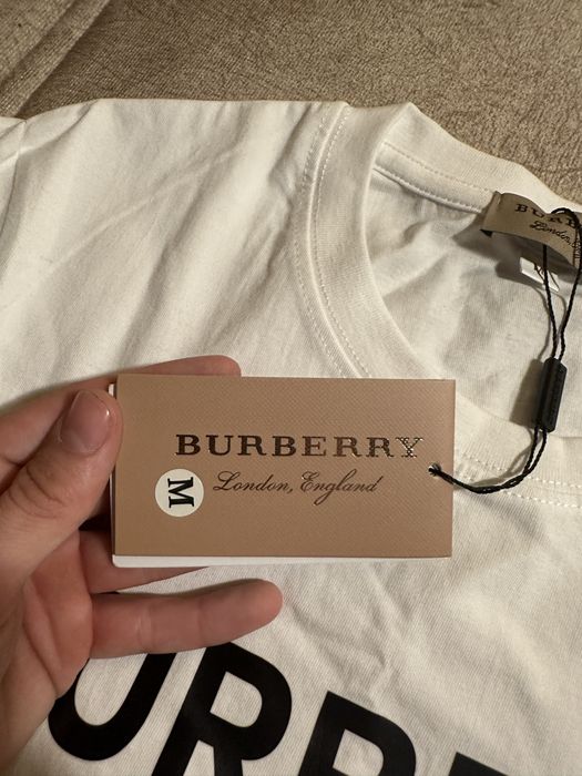 Tricou burberry crem