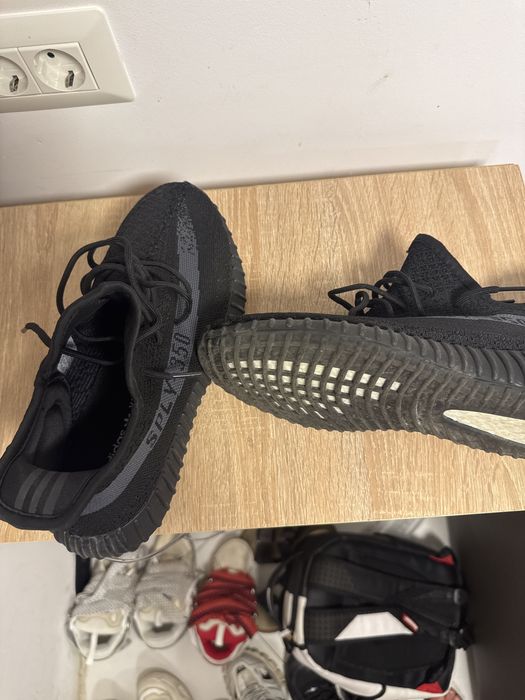 adidas yeezy 350 v2 full black