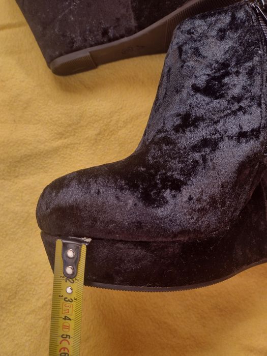 Дамски обувки на платформа