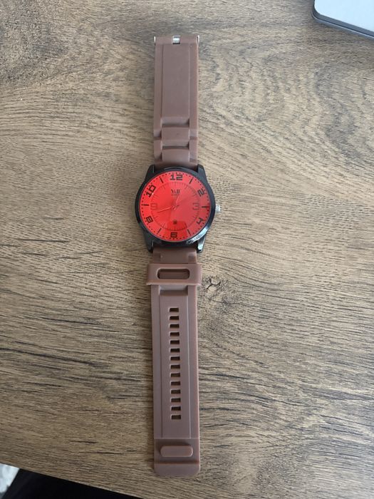 Ceas Y&B Watch – curea silicon maro, cadran roșu – stare foarte bună