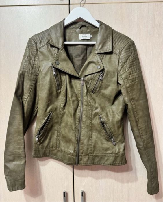 Връхни дрехи Adidas, Esprit, Mango, Superdry