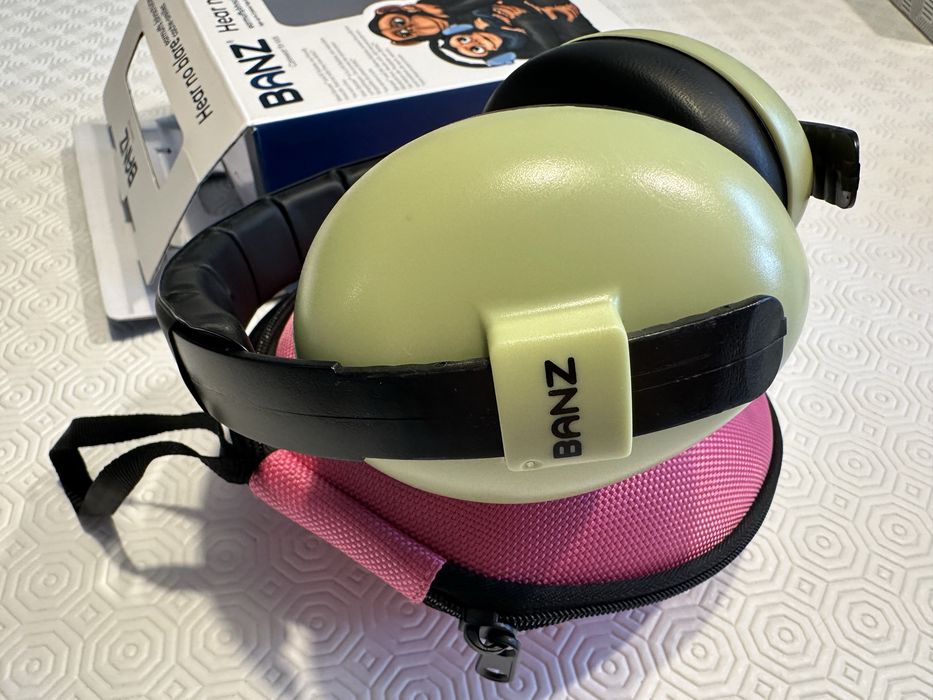 Casti antifonice (3 luni - 5 ani) si husa protectie Banz