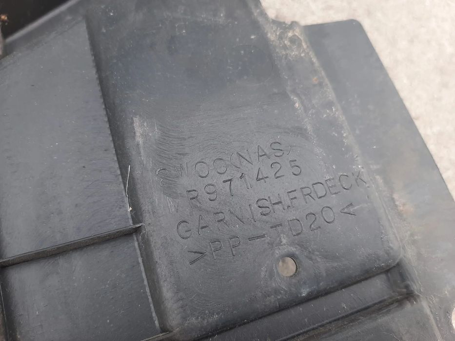 grila stergator  mitsubishi outlander 1   2001-2005  mr971425