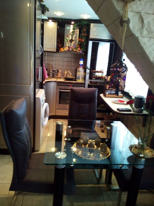 Дава се под наем Тристаен апартамент в Варна, ВИНС - 55 кв.м за 714 € - Снимка #2